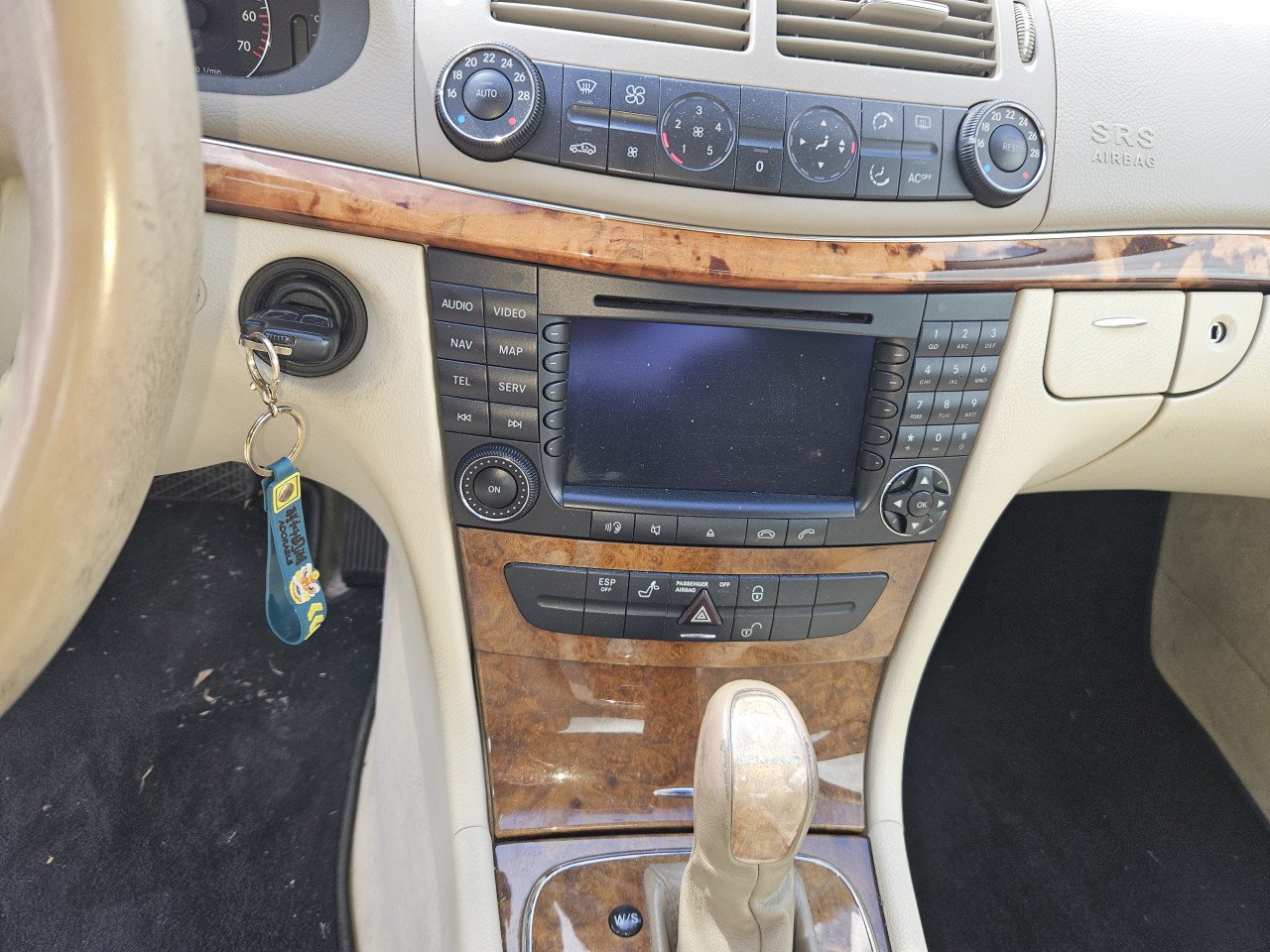 * MERCEDES E 320 BENZINE * NL AUTO * 225.831 KM N.A.P. *