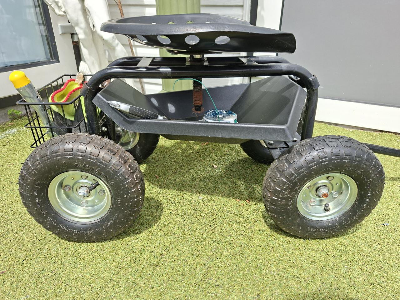 Tuinwagen met draaibare zitting en opbergvakken
