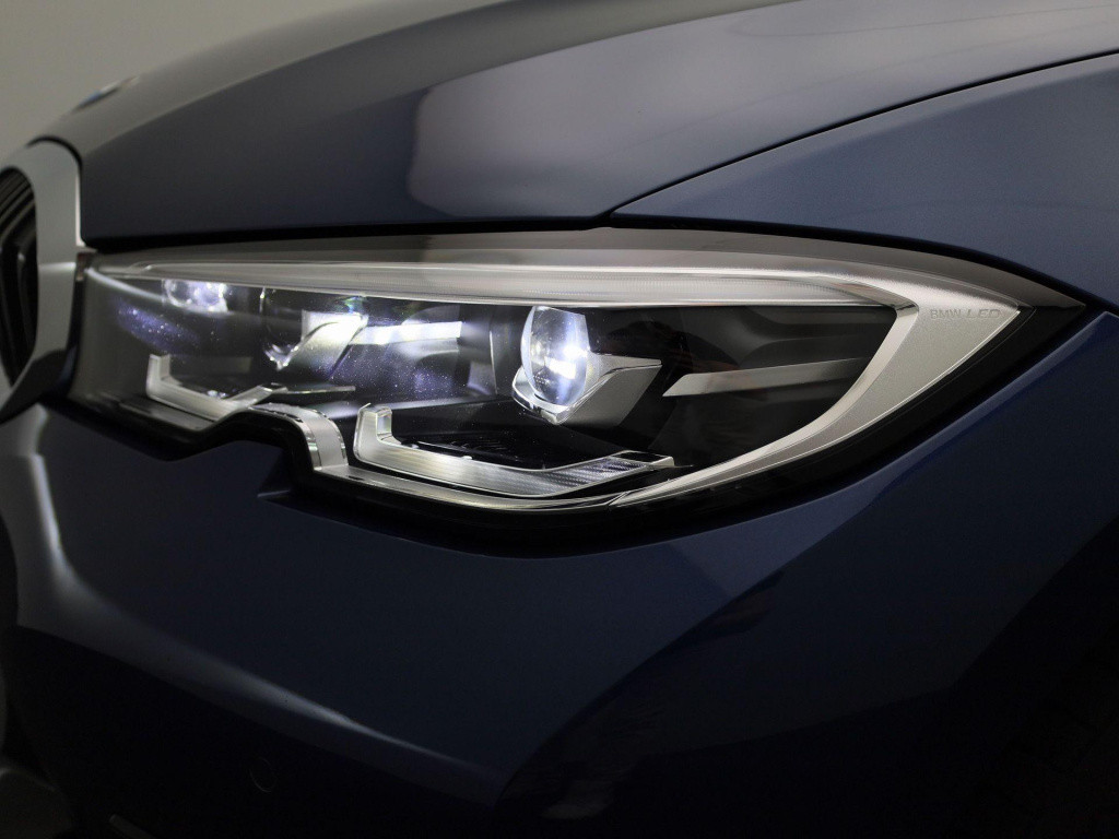 BMW 3-serie 318i business edition | automaat | lmv | half leder | virtual c
