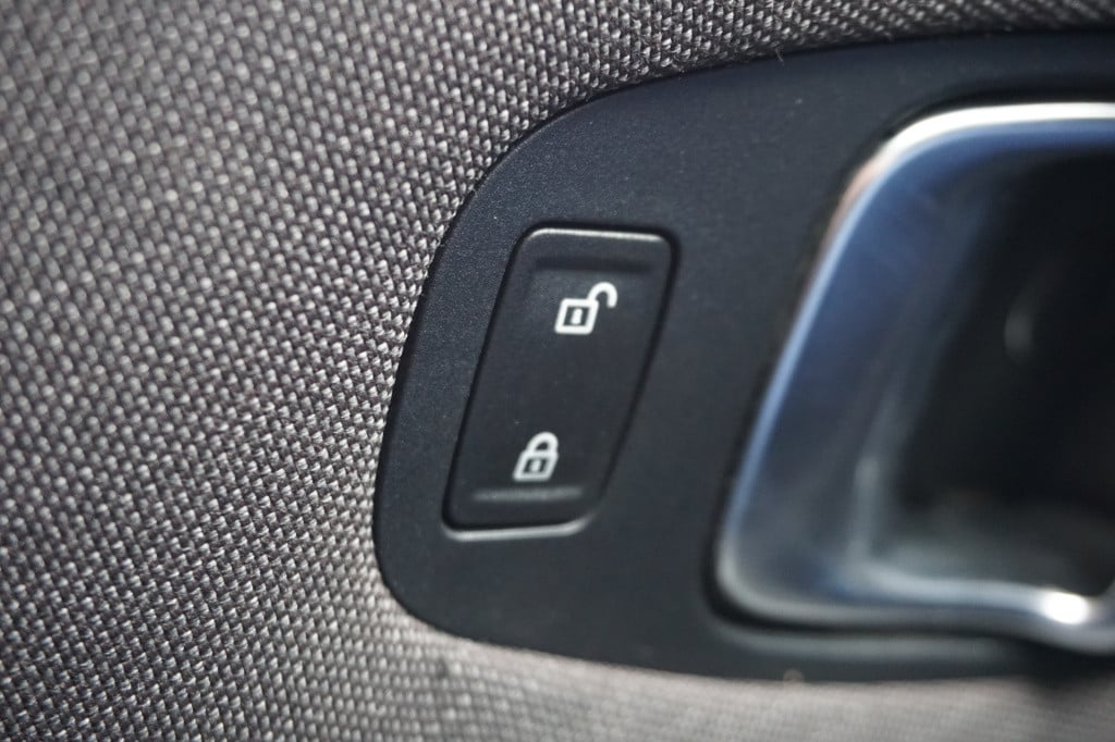 BMW I3 basis comfort 22 kwh 1e eigenaar - automaat - airco / navi / cruise