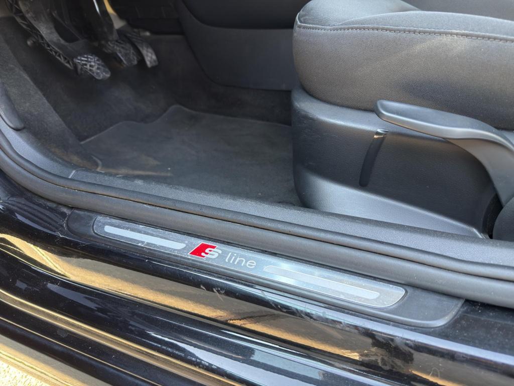 Audi A1 Sportback 1.0 tfsi s-line exterieur 5drs | navigatie | 17"| airco |