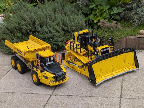 Lego Technic Volvo A60H en CAT D11 Bulldozer