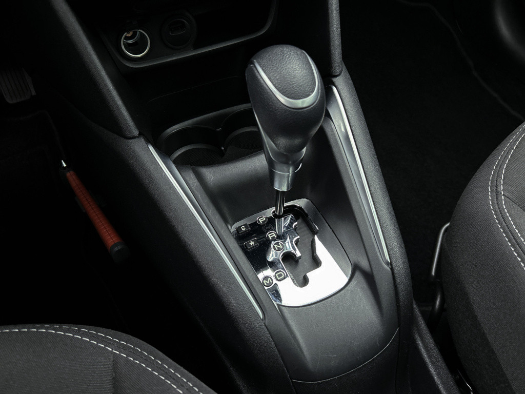 Peugeot 208 110pk automaat allure | rijklaar | panoramadak | navi | achteru