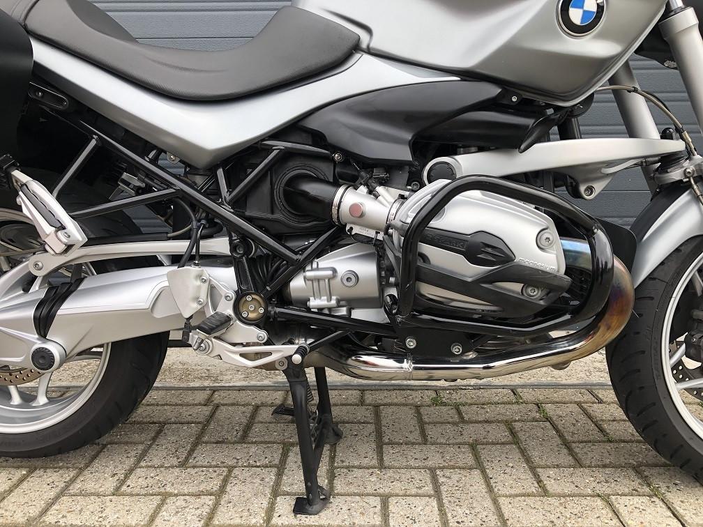 Mooie BMW R1200R uit 2007 met ABS, kofferset, valbeugel etc, rijklaar €4250