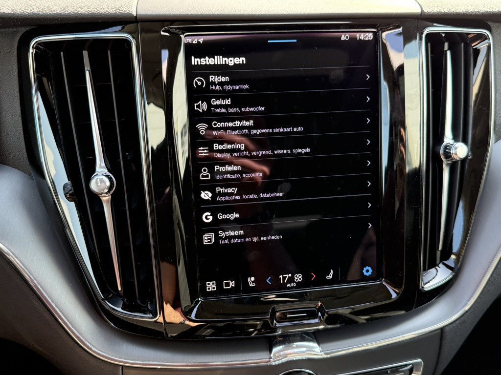 Volvo XC60 t6 awd gt essential driver assist