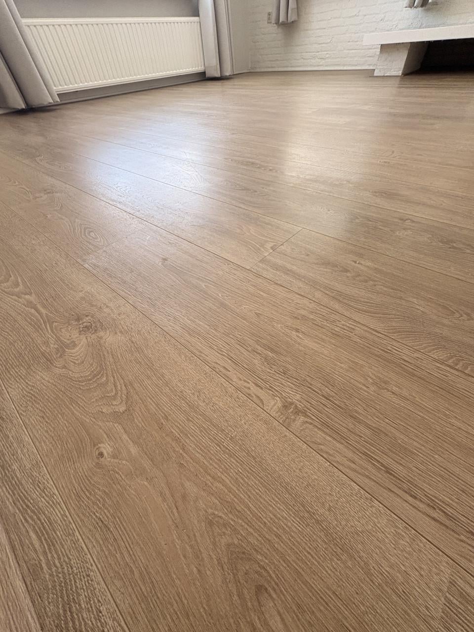+- 35/40m2 laminaat houtlook