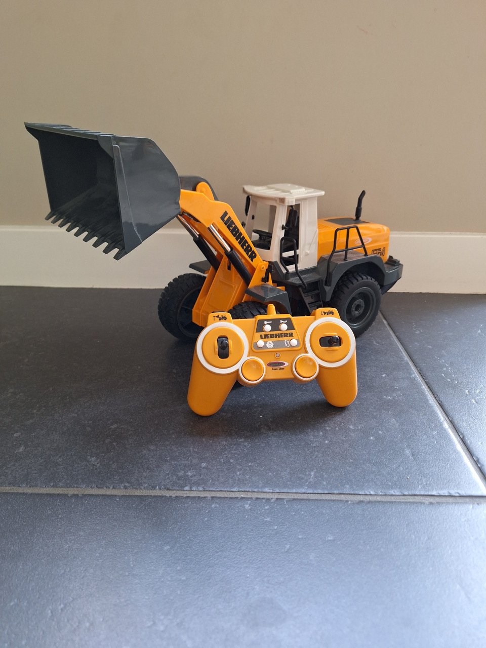 Bestuurbare jamara shovel met trailer
