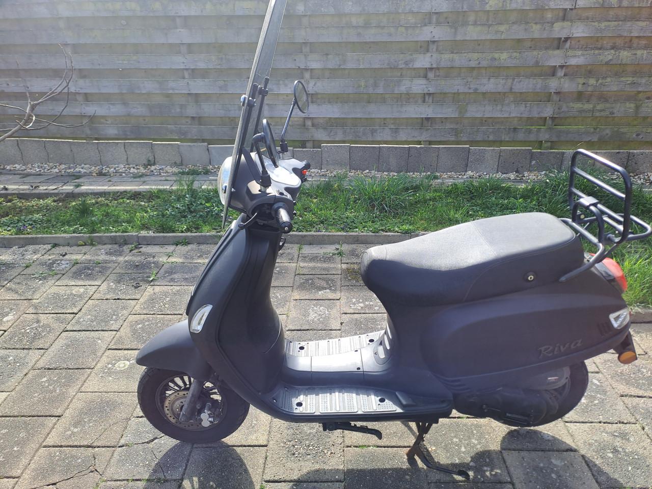 Scooter BTC Riva