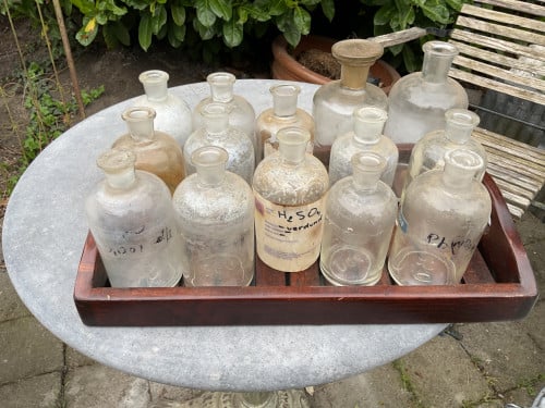 Oude apothekersflessen