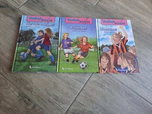 Voetbal meiden  - buikvlinders - waardeloos - niet klein te krijgen