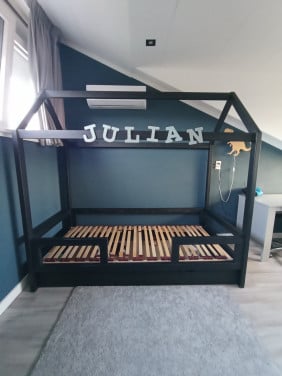Bedhuisje in zeer goede staat, kleur zwart