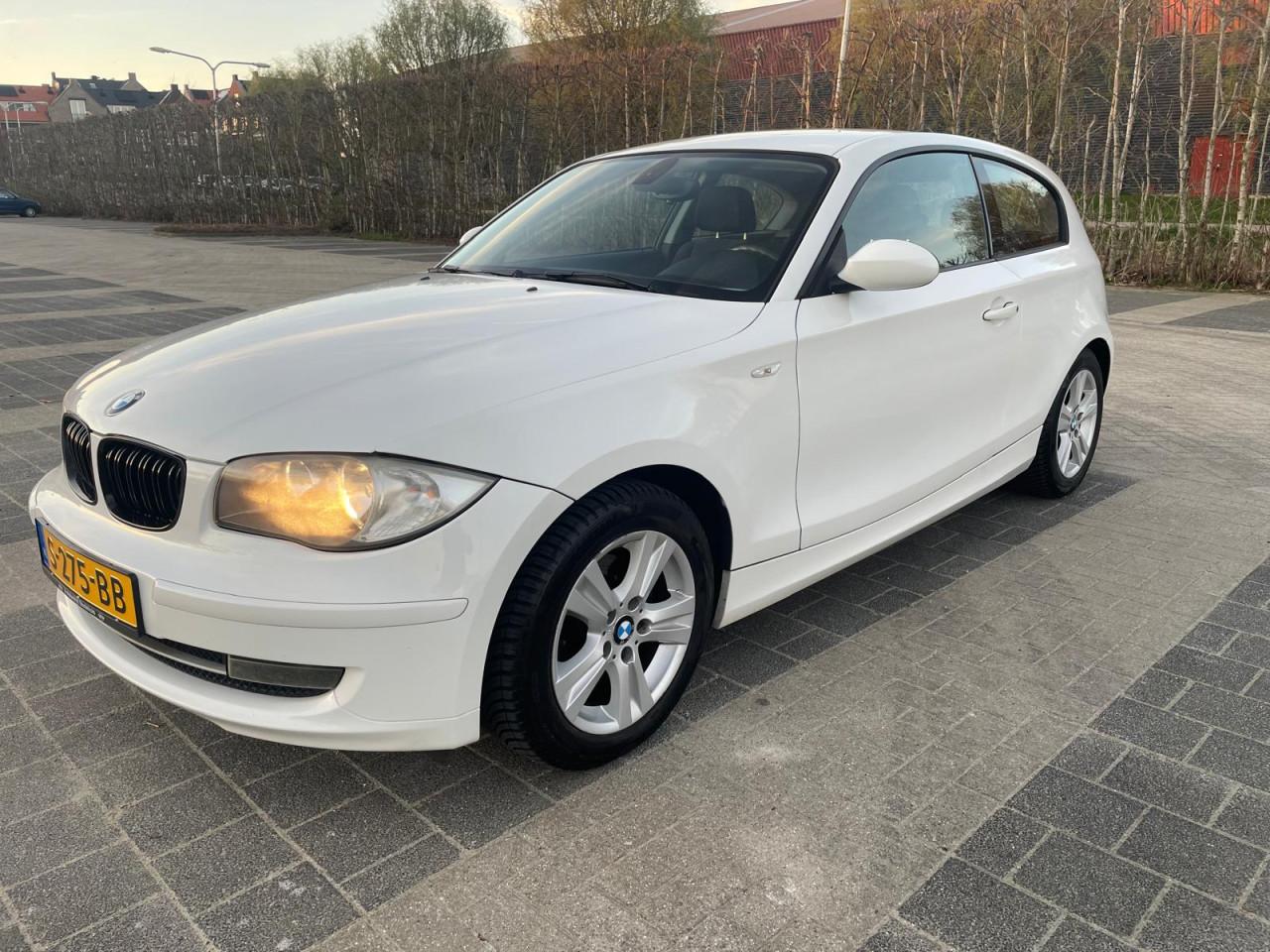BMW 118i Executive 143 PK nieuwe all season banden – APK tot 01-2027