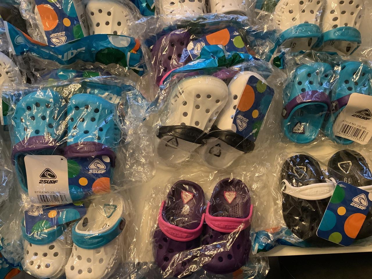 Partij leuke kinder klompen. ( partij 67)