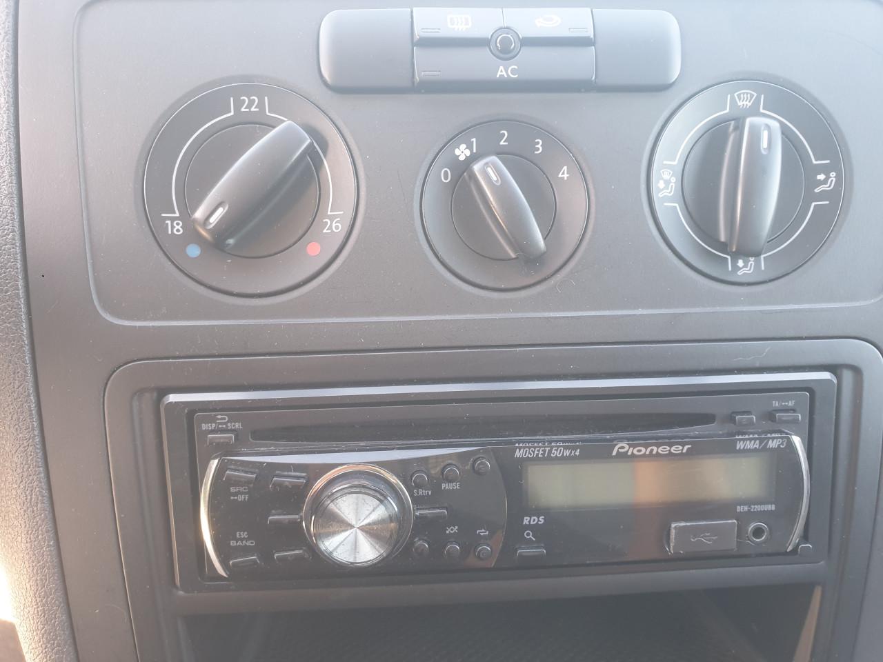 Volkswagen caddy 1.9 tdi 2010 apk airco