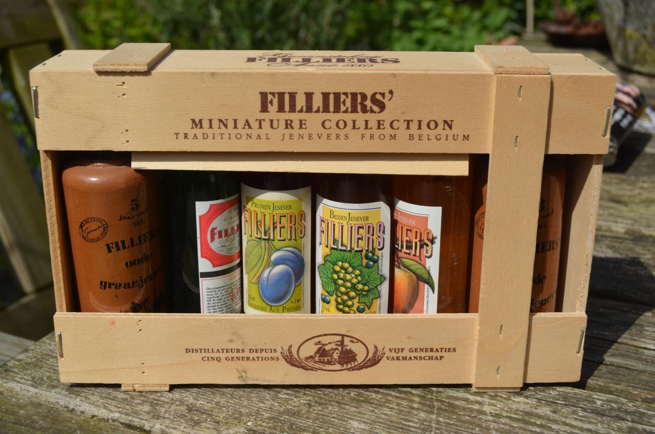 Diverse miniatuur flesjes meest Belgische jenever (1)