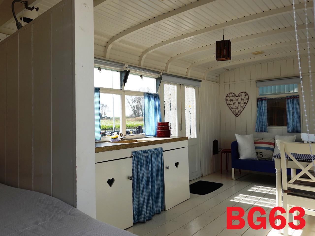 Leuke pipowagen te koop met retro interieur voor verhuur of B&B