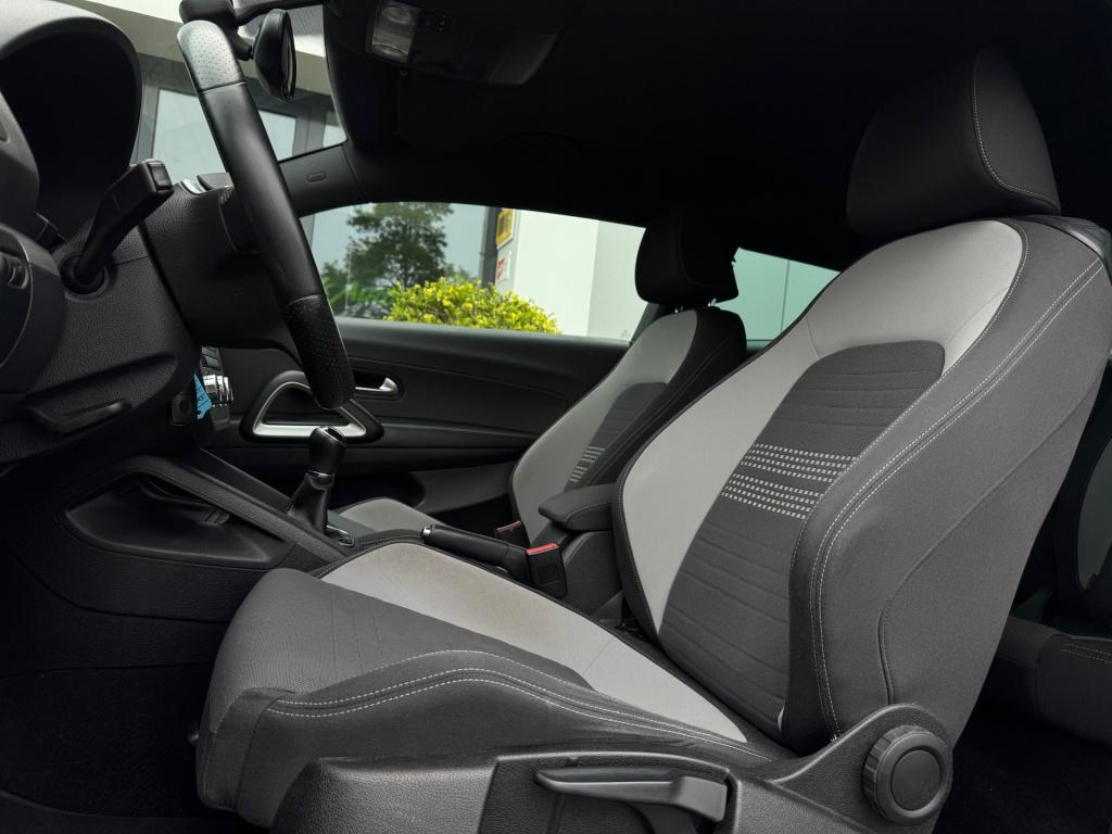Volkswagen Scirocco 1.4 tsi life * xenon * stoelverwarming * pdc * clima