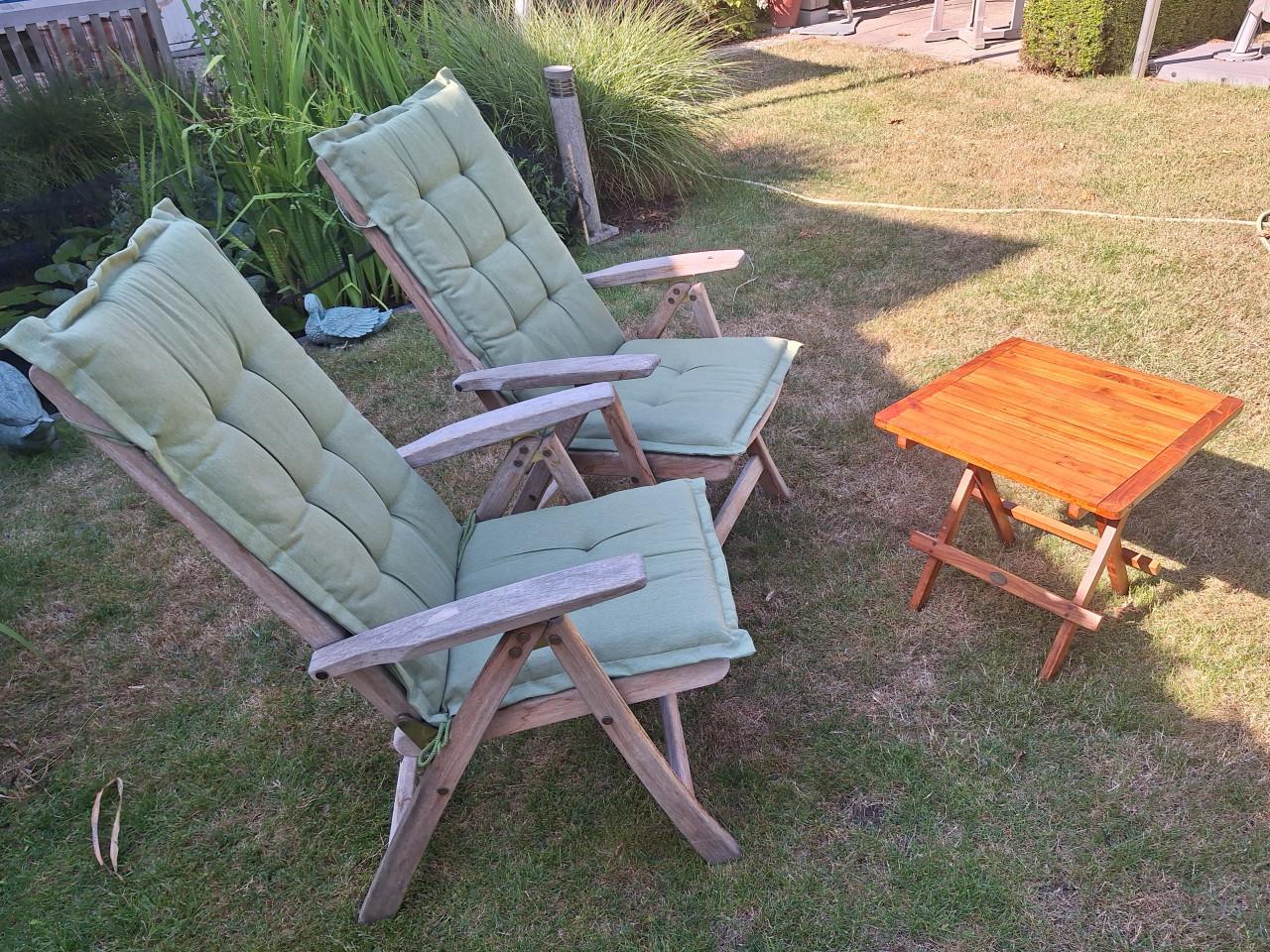 Twee teakhouten stoelen Teak & Garden