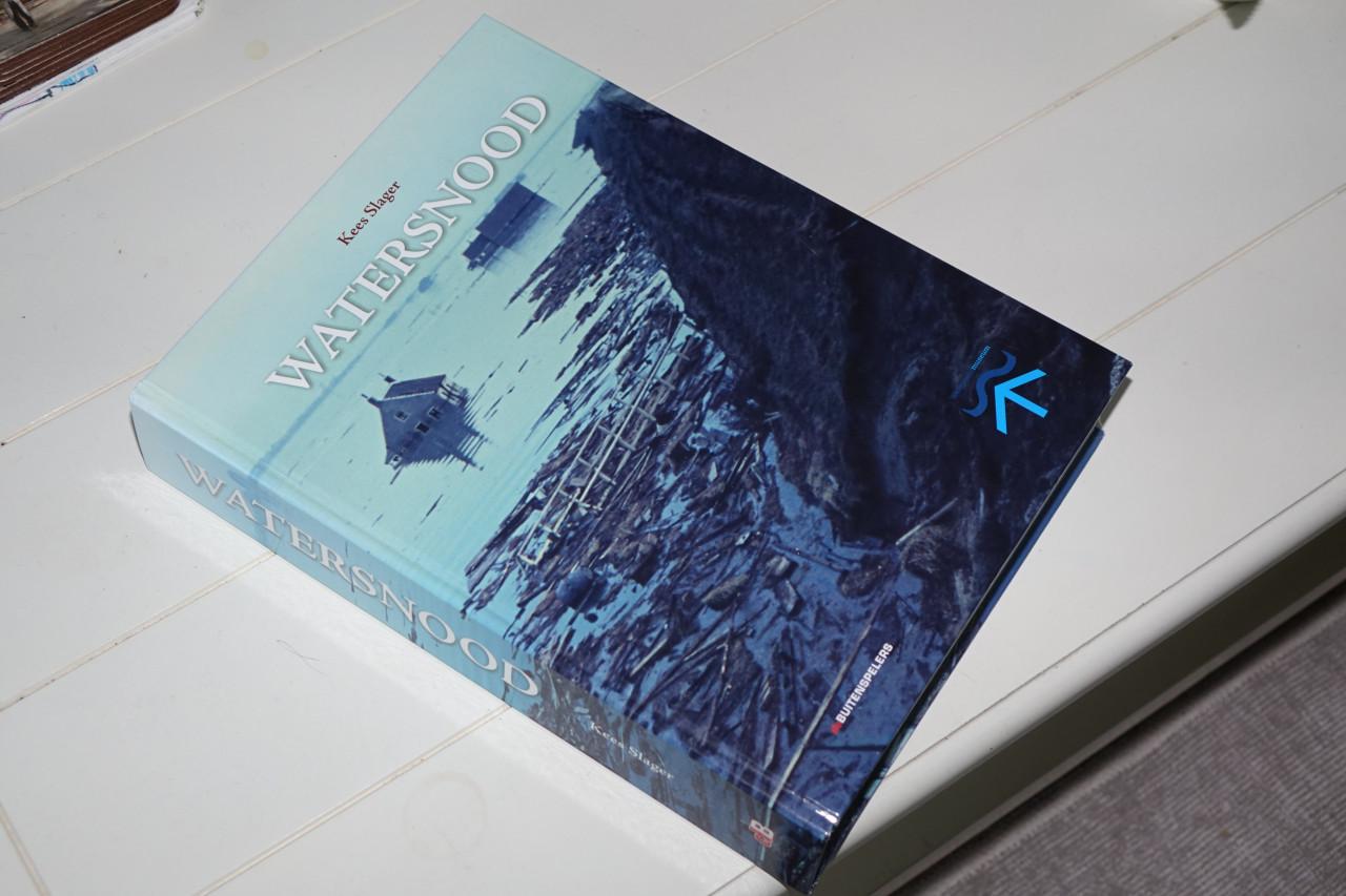 Watersnood Kees Slager boek van 5 kilo over al de dorpen van zeeland