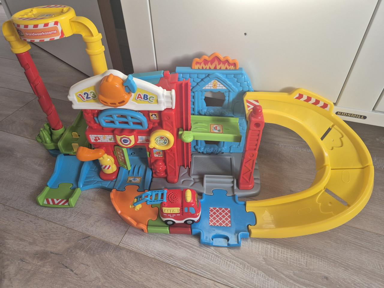 VTech Toet Toet Auto's brandweerkazerne met brandweerauto