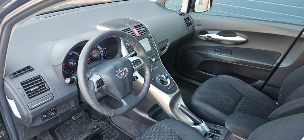 Toyota Auris 1.8 full hybrid dynamic verbruik 1:25 !!