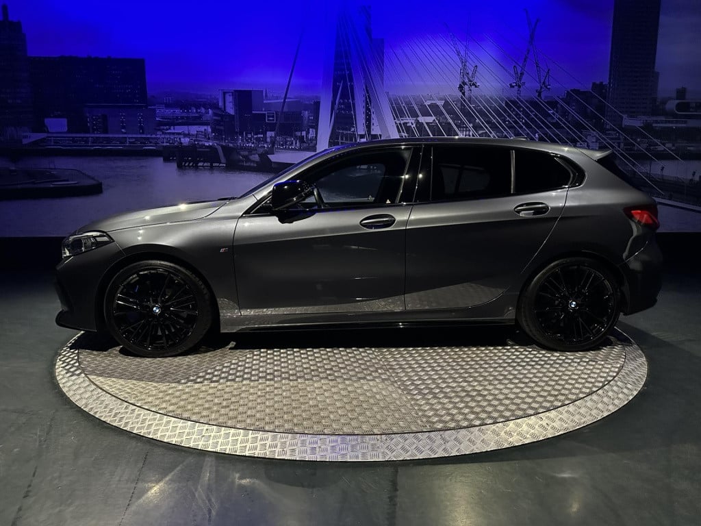 BMW 1 Serie m135i xdrive high executive *keyless*19inch*comfortpackproff*