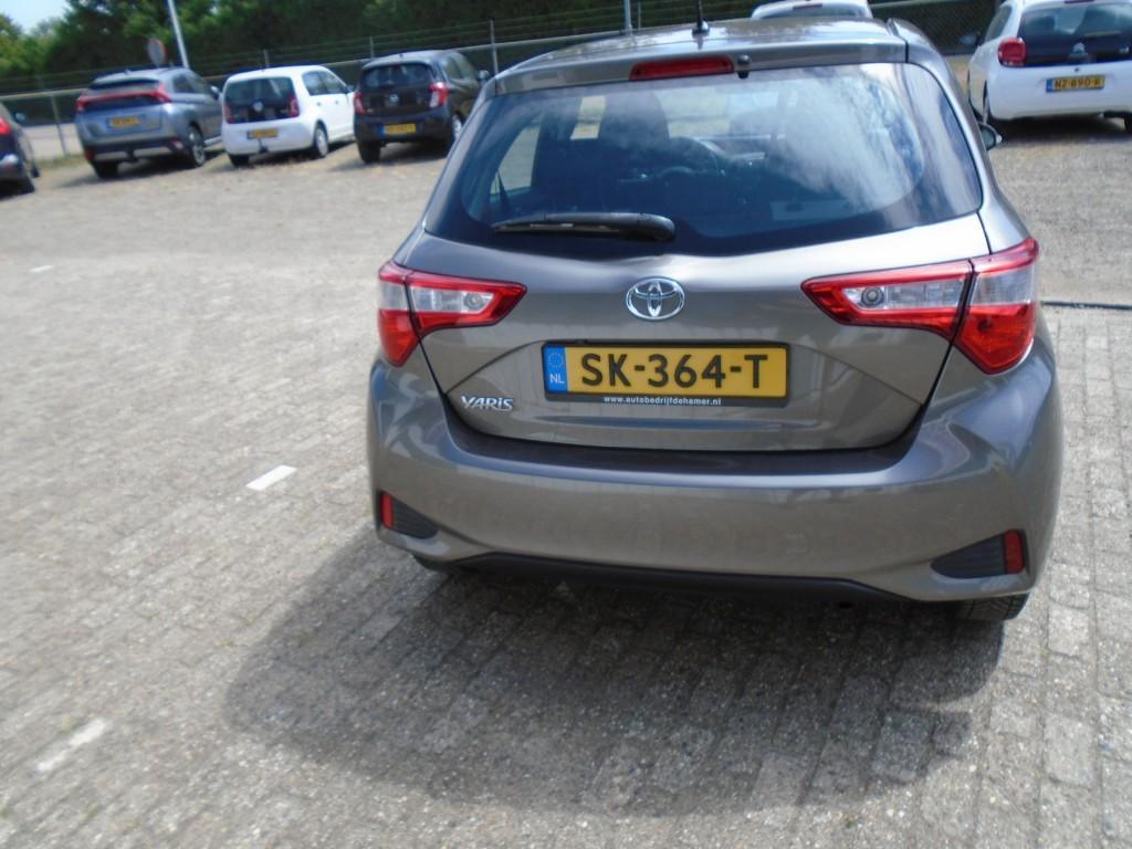 Toyota Yaris 1.0 vvt-i bus. plus