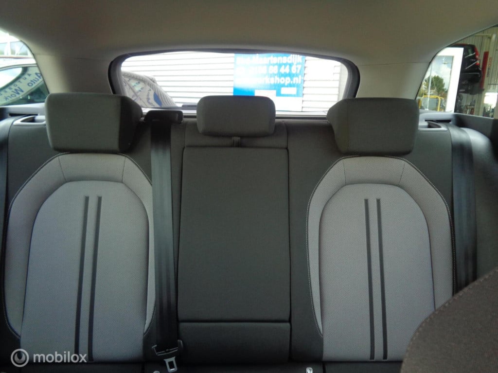 Seat Leon Sportstourer 1.5 tsi style business/airco/lm velgen/carplay/pdc/c