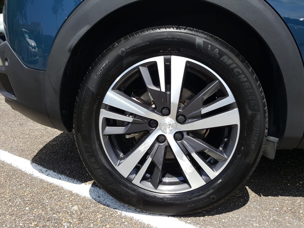 Peugeot 3008 1.2 puretech 130pk s&s eat8 allure | navi | bt | applecarplay&
