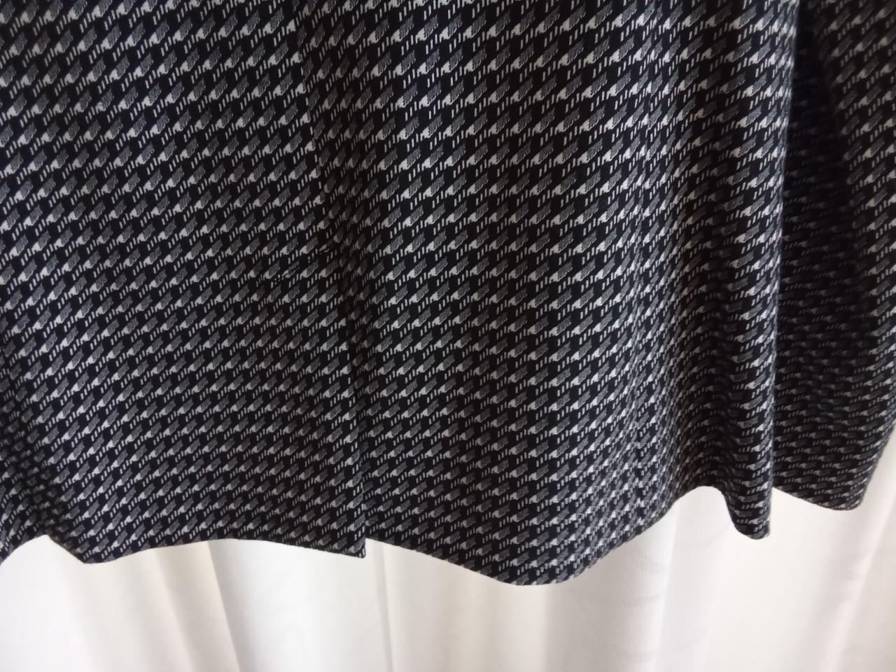 Prachtige zwart /witte dames blazer  Merk Promiss  Maat 38