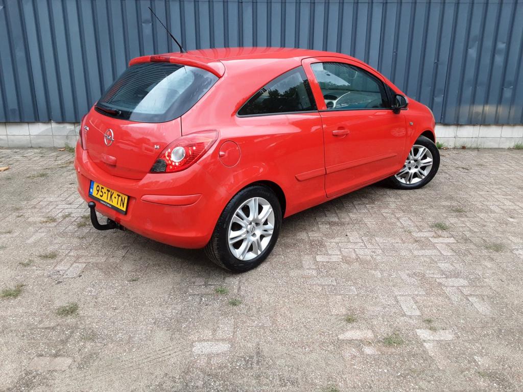 Opel Corsa 1.4-16v enjoy
