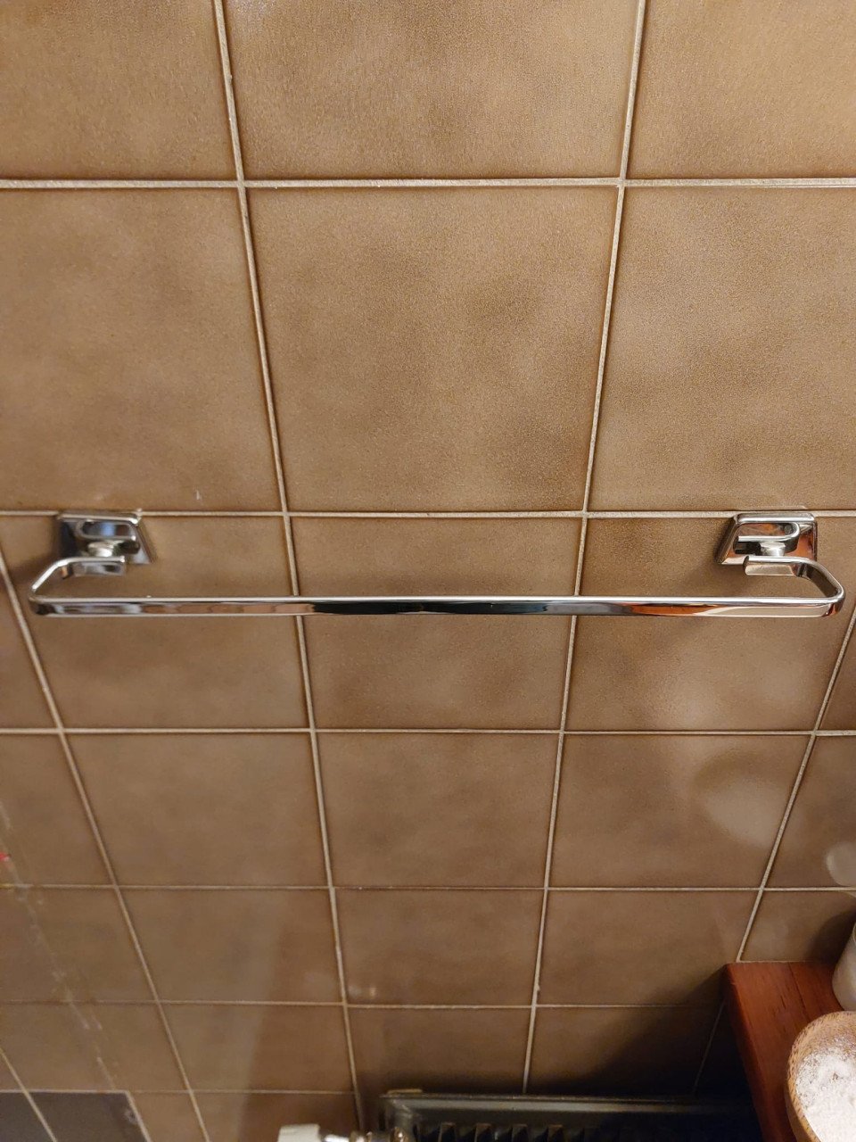 Douche accessoires: hoekplateau, handdoekrek, wandbeugel