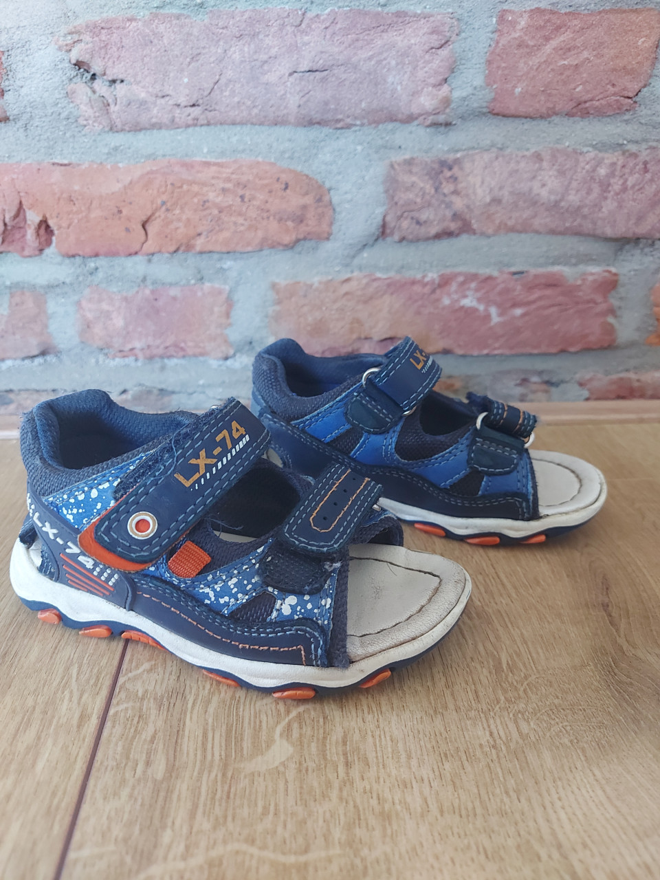 Leuke blauw oranje sandalen maat 23 € 3,-