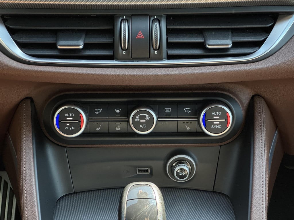 Alfa Romeo Stelvio 2.0 t awd super veloce interieur | trekhaak afneembaar |