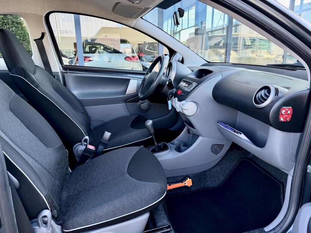 Peugeot 107 1.0-12v xs airco
