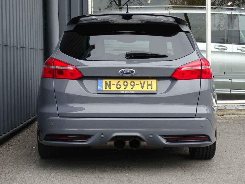 Ford Focus wagon 2.0 st-3 250pk | camera | recaro | 19"