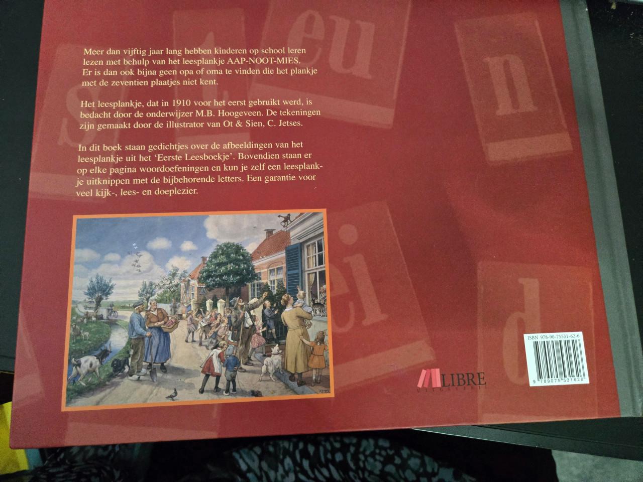 Boek "Het Leesplankje 100 jaar"