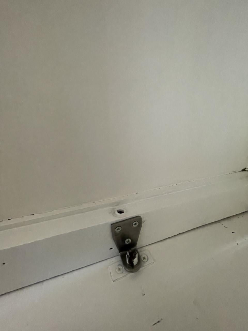 Mooie oude demontabele kledingkast