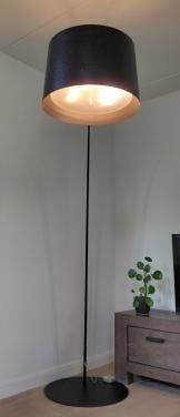 Zwarte staande hanglamp
