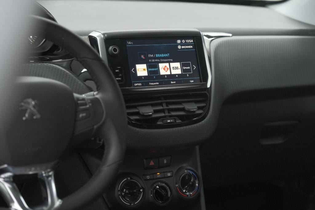 Peugeot 2008 puretech 110 blue lion | trekhaak | apple carplay | navigatie 