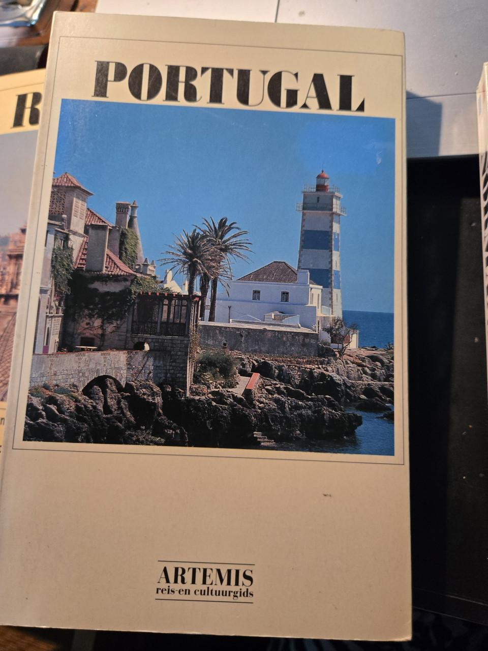 Verzameling vintage Artemis reis- en cultuurgidsen. 5 stuks