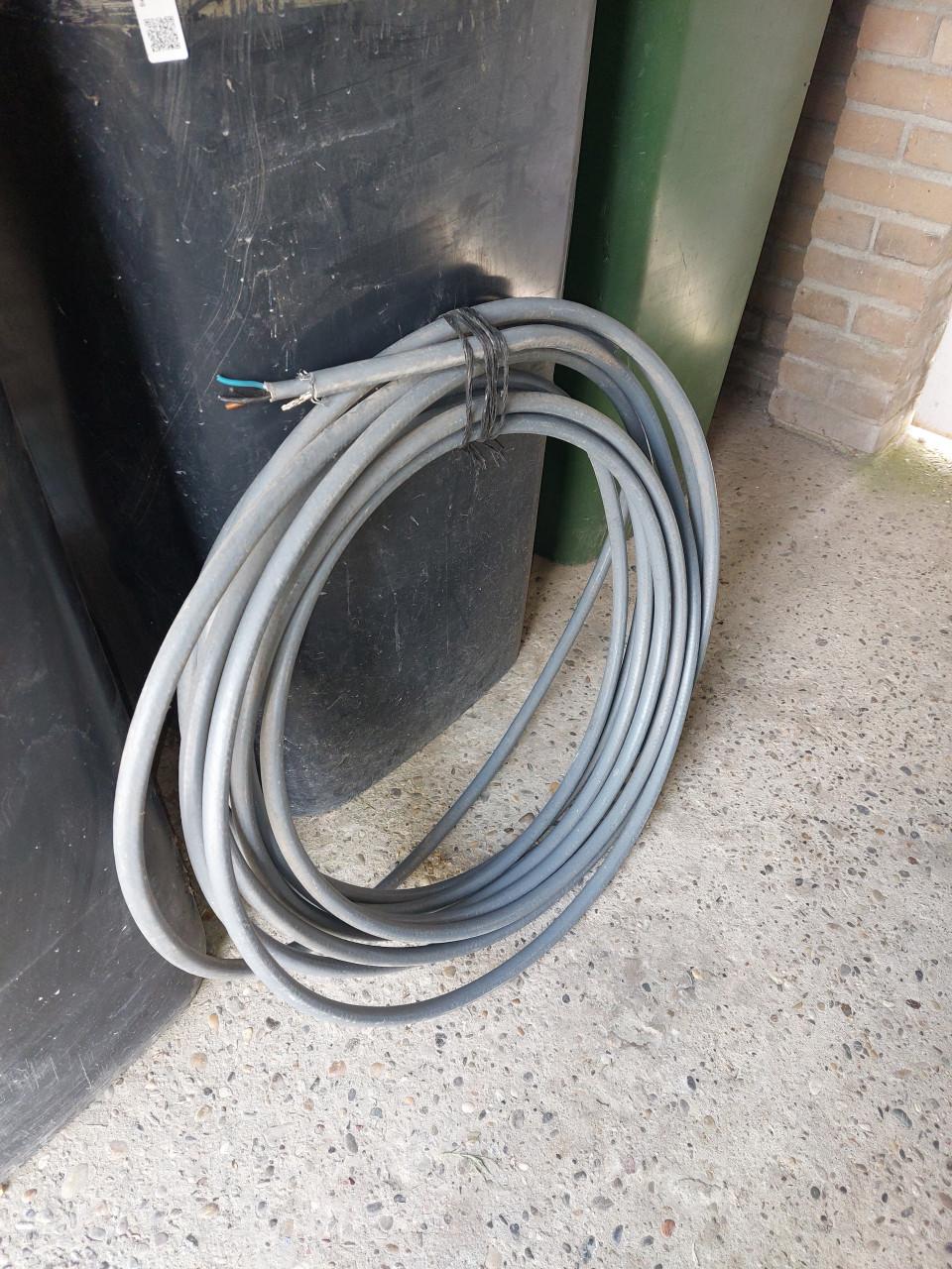 Te koop:  Grond Kabel. 16meter YMVK kabel 4x6