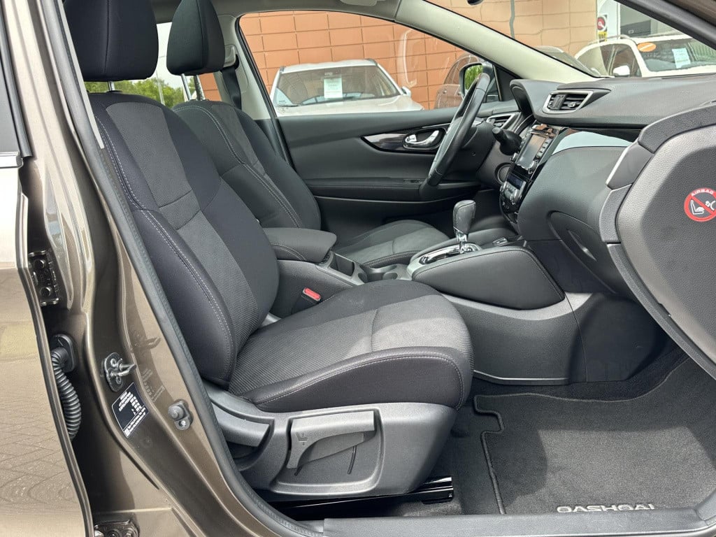 Nissan Qashqai 1.2 n-connecta | navigatie | 360° camera | trekhaak | keyles