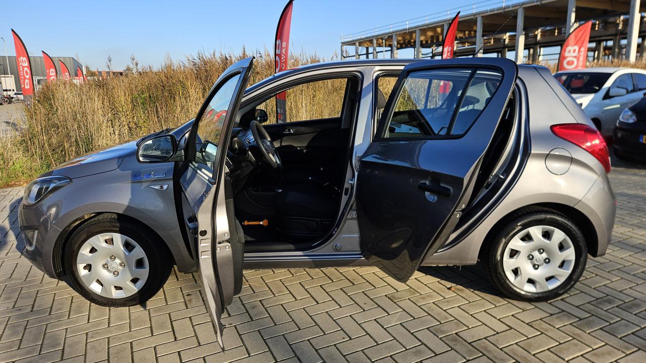 Zuinige HYUNDAI i20 Business 1.2i Blue NL AUTO / NAP / DEALER OND