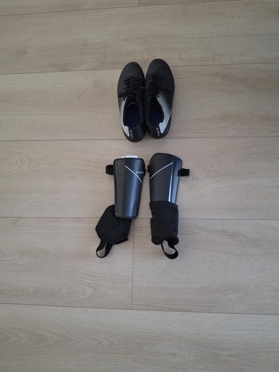 Nog als nieuwvoetbalschoenen met scheenbeschermers