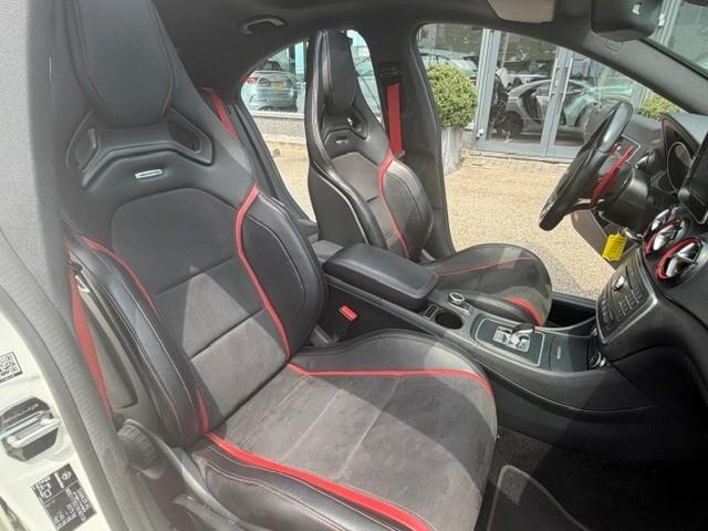 Mercedes-Benz Cla amg 45 4matic l 361 pk l dealer onderhouden l panoramadak