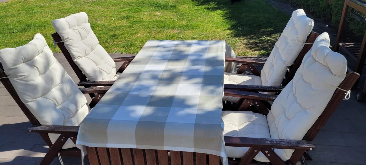 Tuinset met barbecue