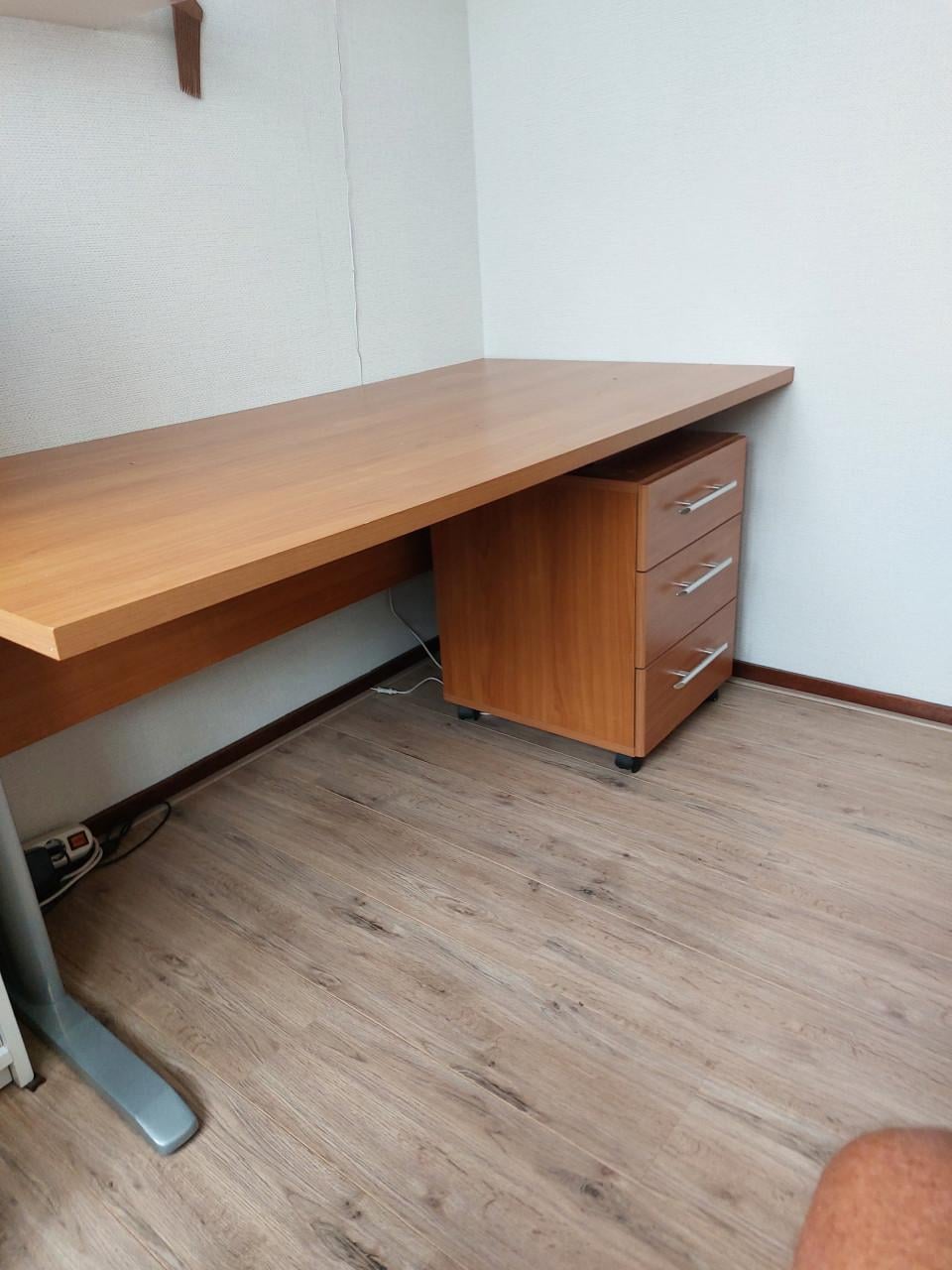 Bureau met ladeblok