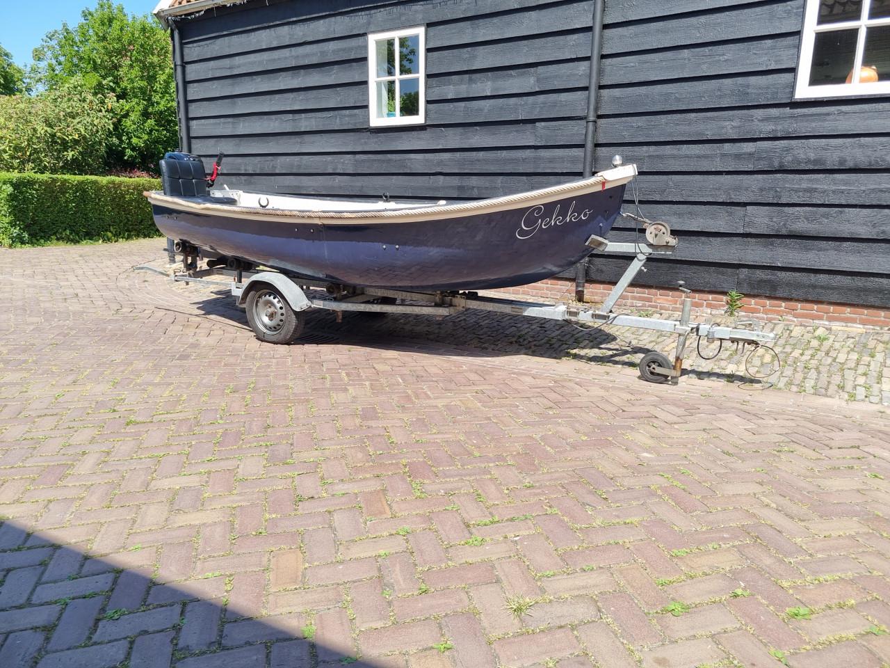 Sloep met 6pk suzuki