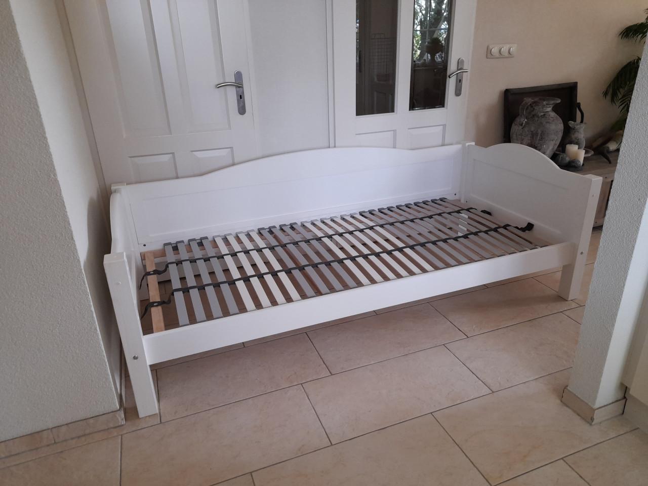 1 Persoons bed 90 x 200 (in goede nette staat )